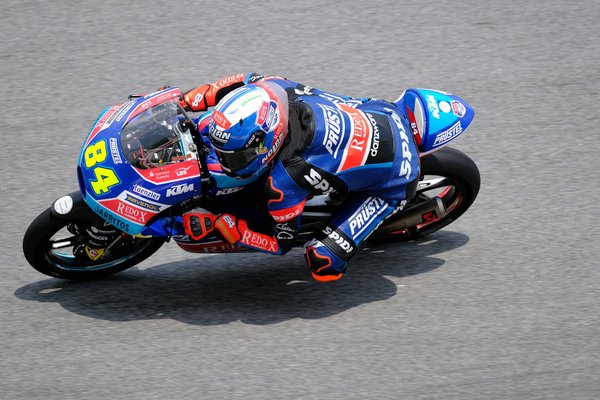How can UK motorbike racers improve their cornering skills through virtual simulations?